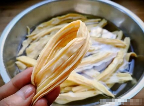 腐竹別光用水泡！大廚教你一招，再加2樣！8分鐘泡好，軟嫩筋道